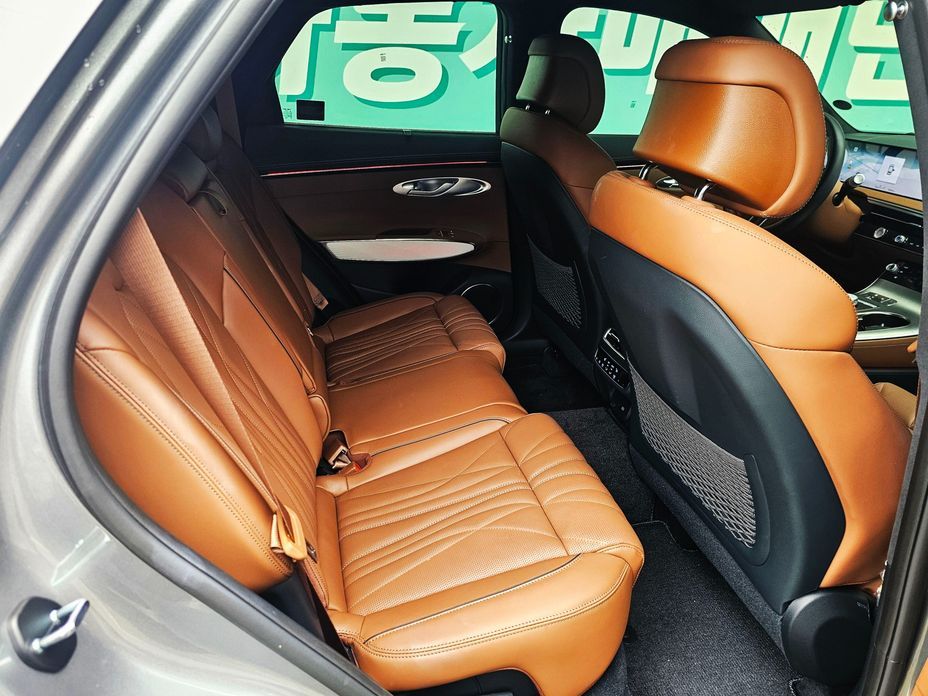 Genesis GV70 2025