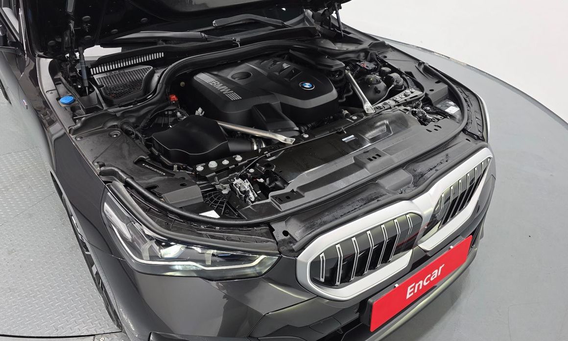 BMW 5-Series 2024