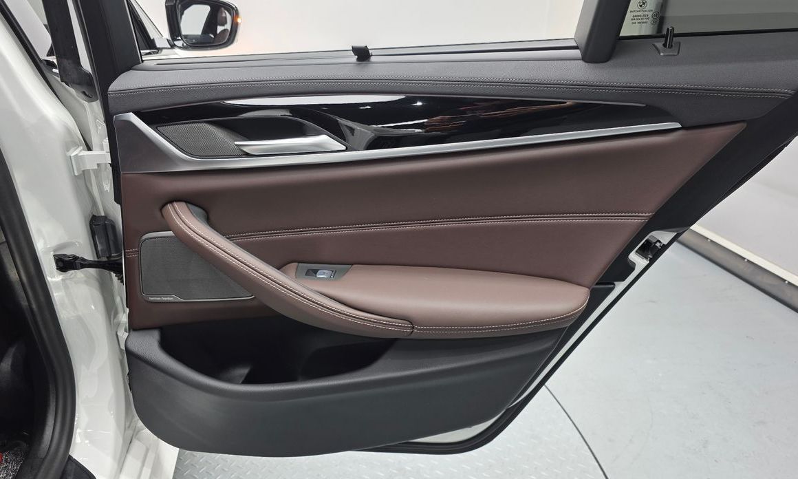 BMW 5-Series 2023