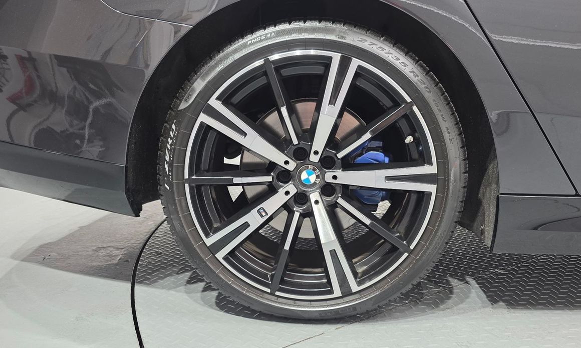 BMW 5-Series 2024