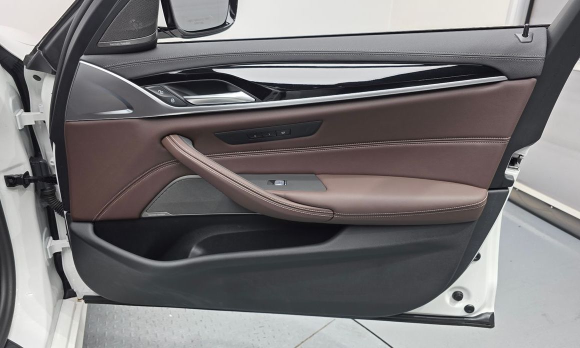 BMW 5-Series 2023