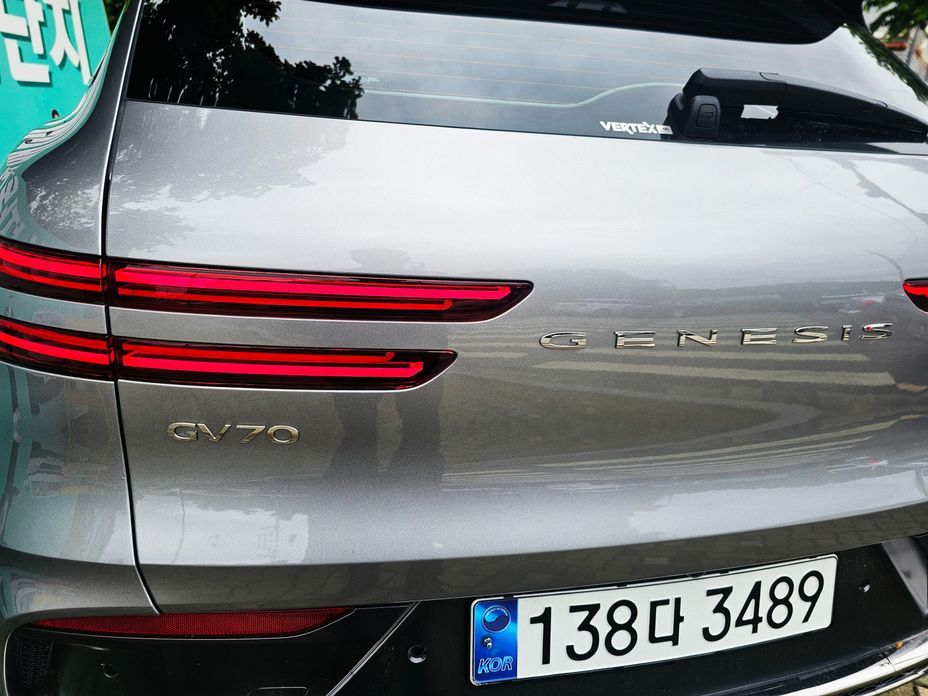 Genesis GV70 2025