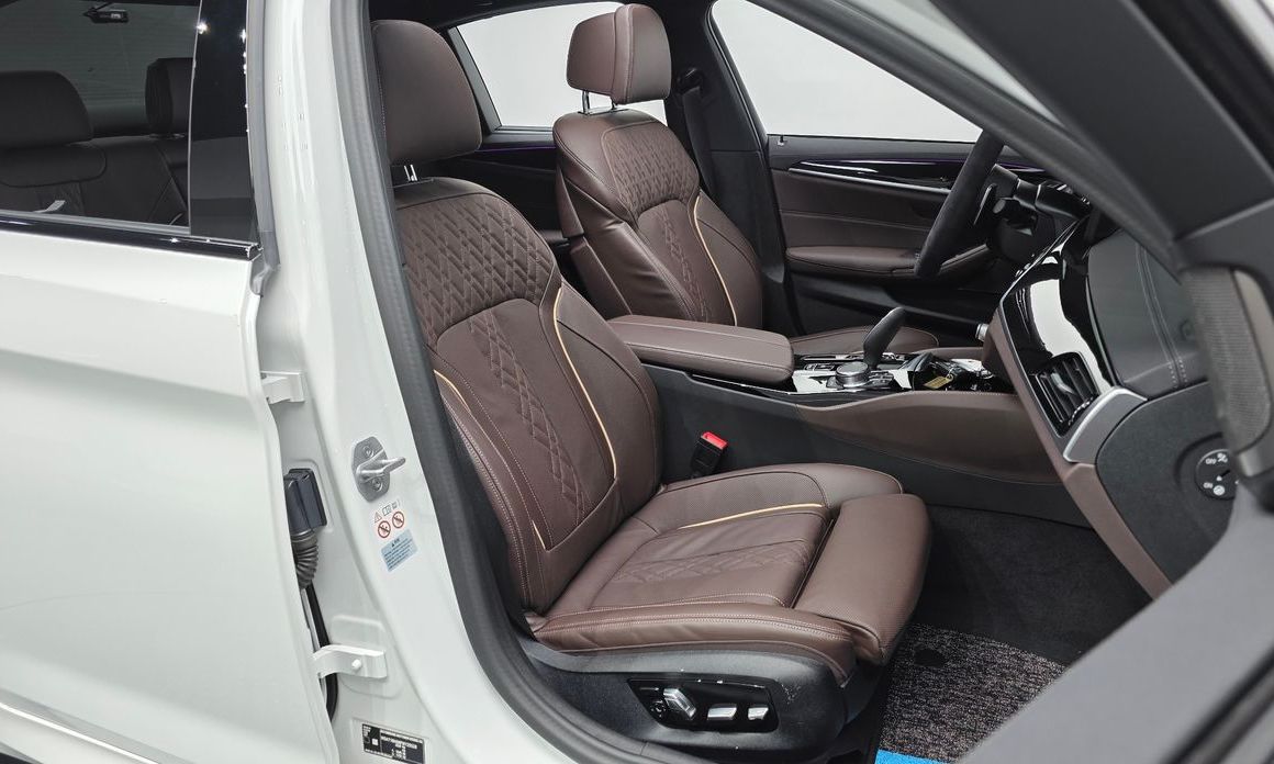 BMW 5-Series 2023