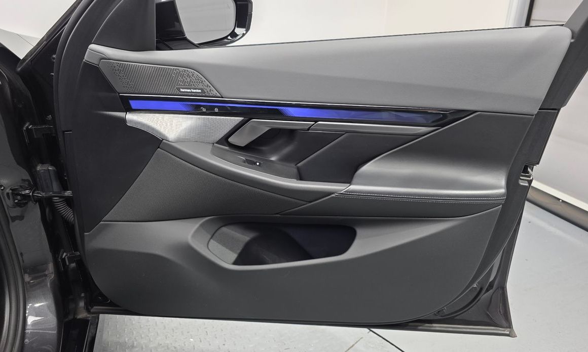 BMW 5-Series 2024