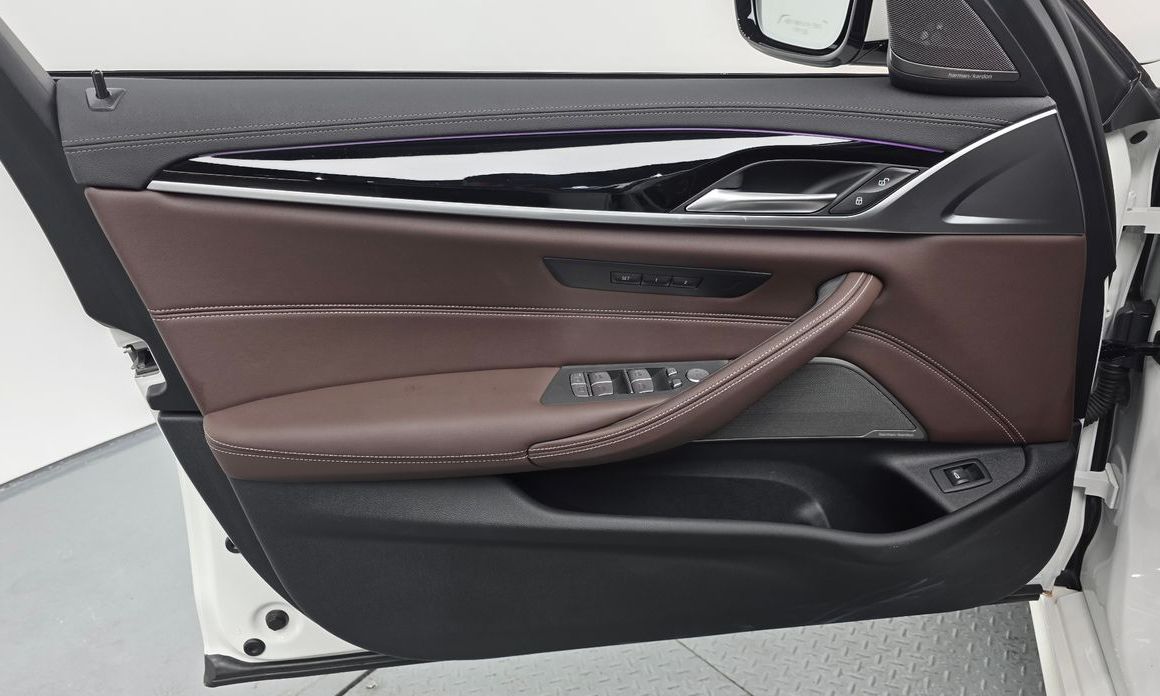 BMW 5-Series 2023