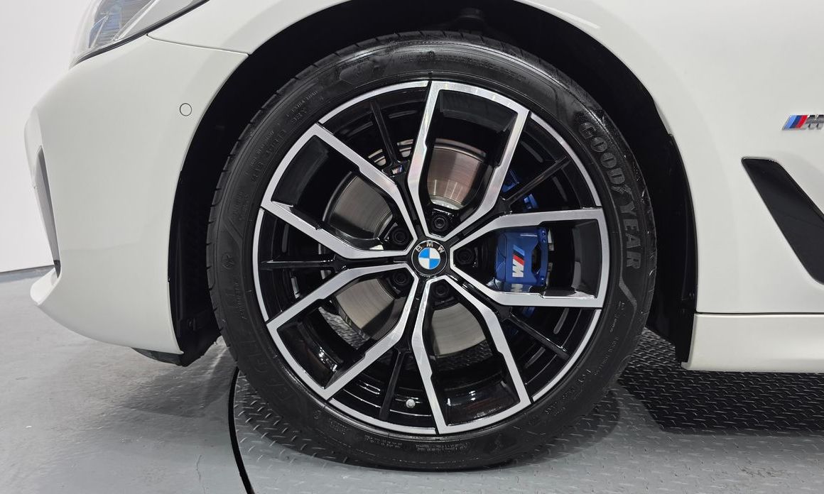 BMW 5-Series 2023