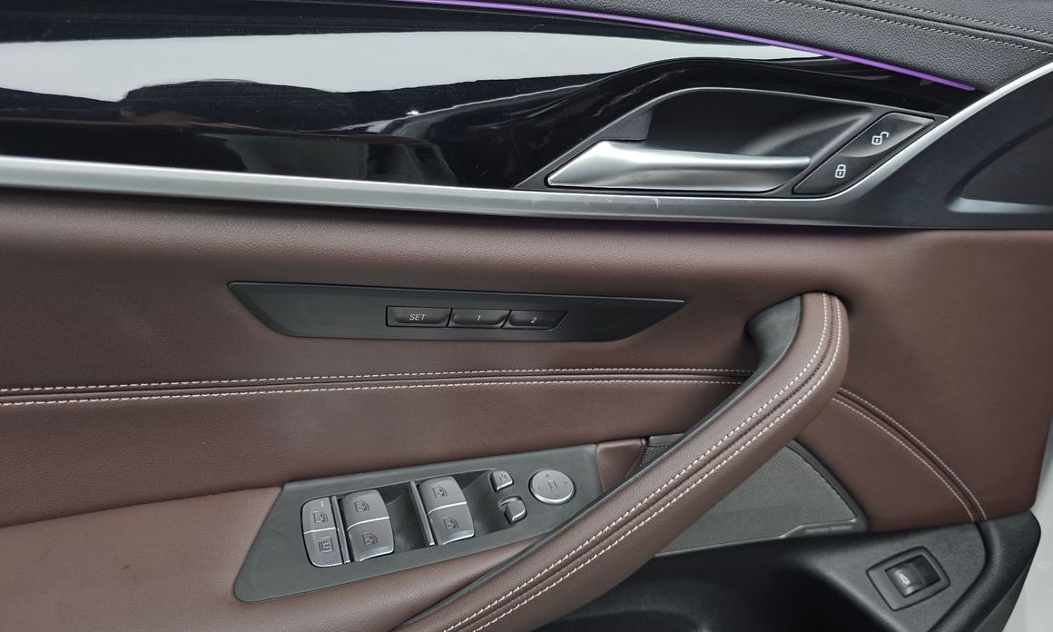 BMW 5-Series 2023