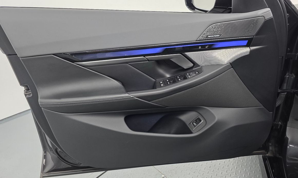 BMW 5-Series 2024