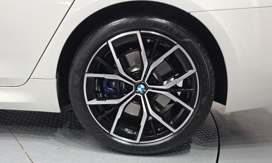 BMW 5-Series 2023