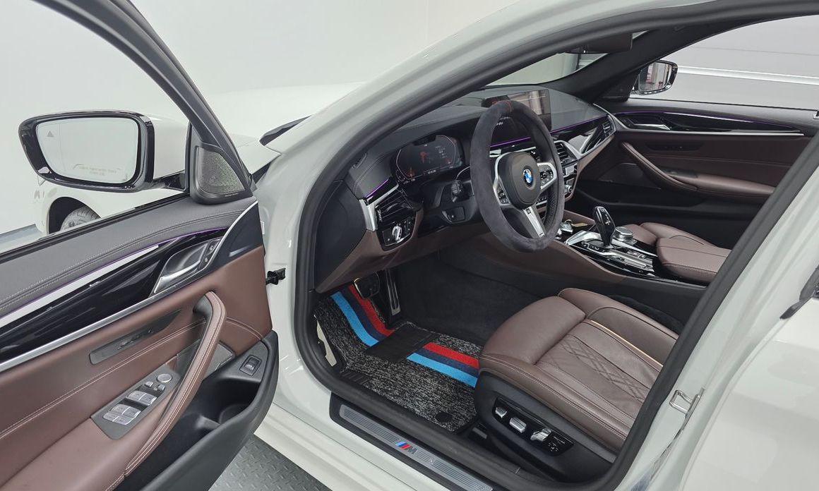 BMW 5-Series 2023
