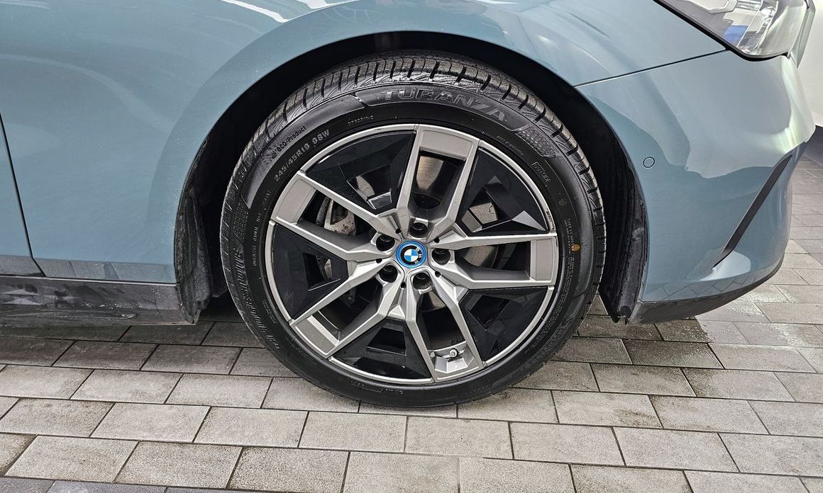 BMW i5 2024