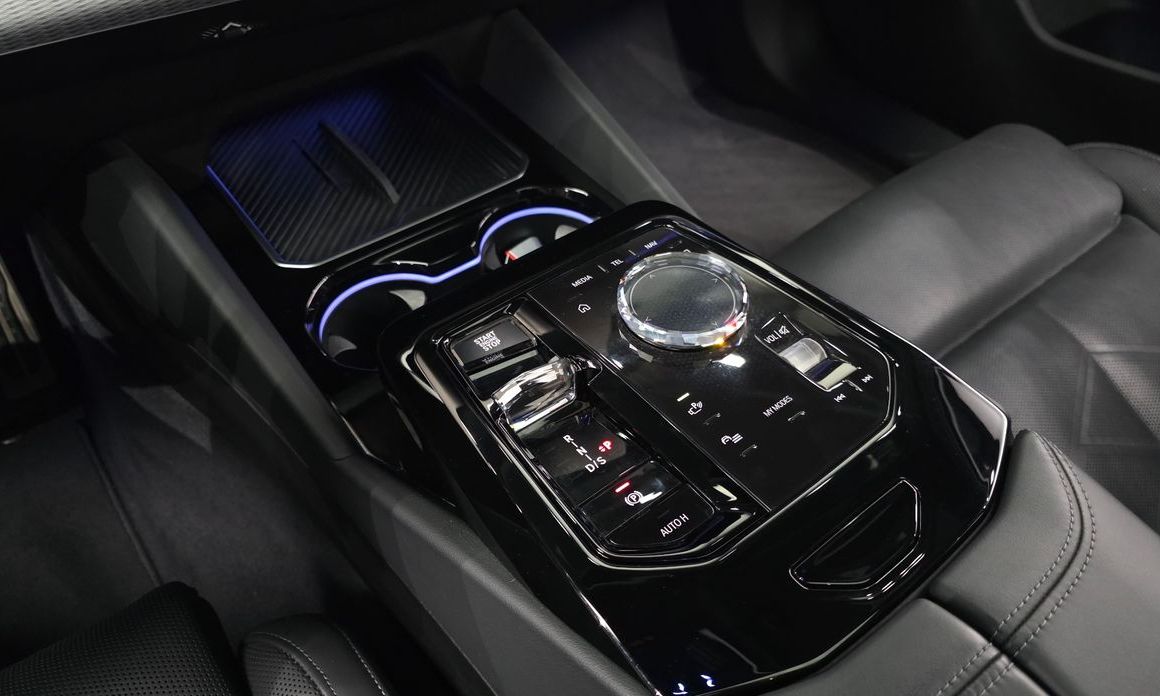 BMW 5-Series 2024