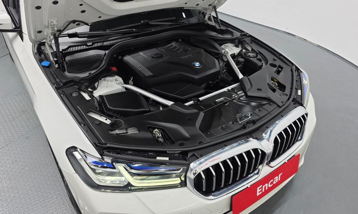 BMW 5-Series 2023