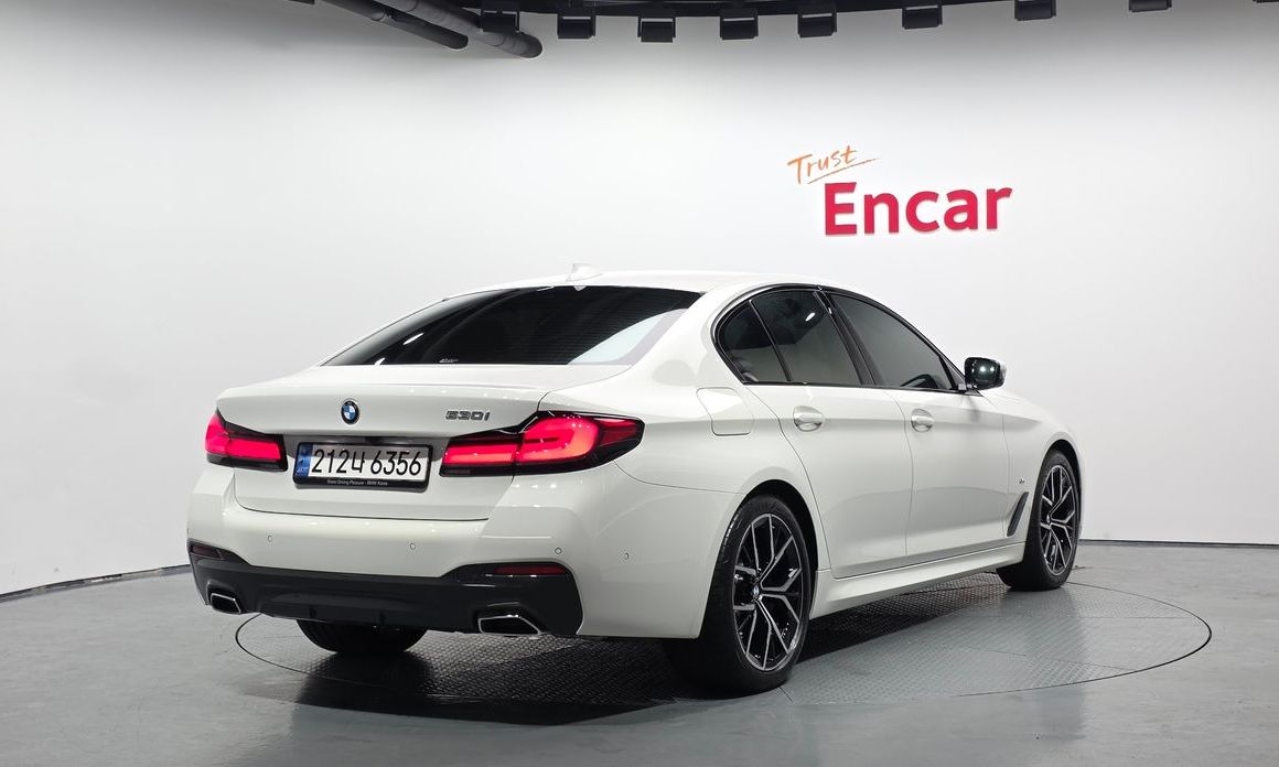 BMW 5-Series 2023