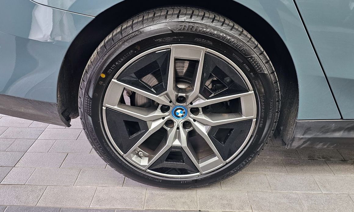 BMW i5 2024