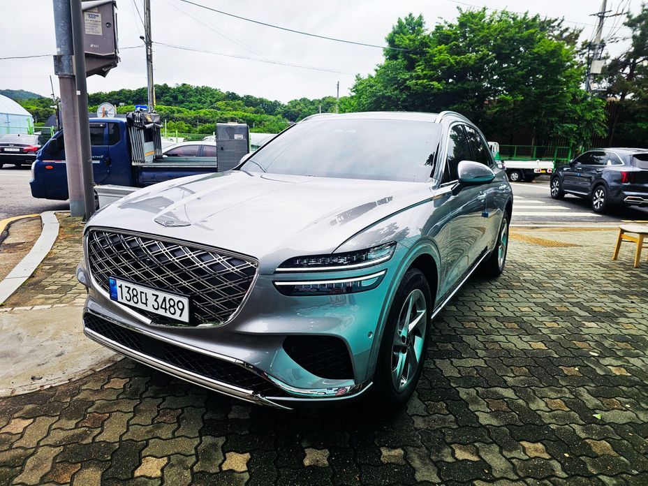 Genesis GV70 2025