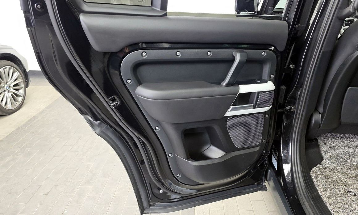 Land Rover Defender 2022