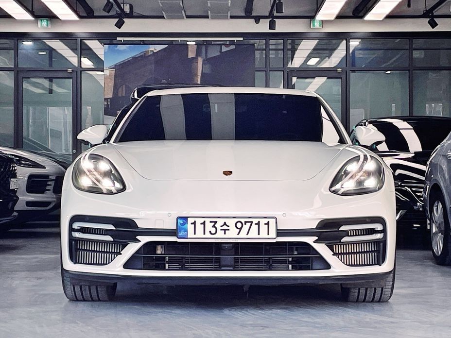 Porsche Panamera 2021