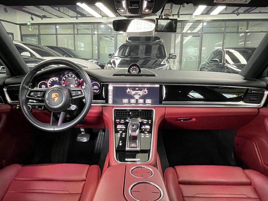 Porsche Panamera 2021