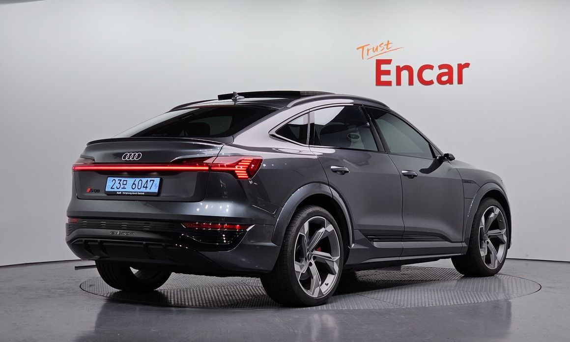 Audi SQ8 e-tron 2024