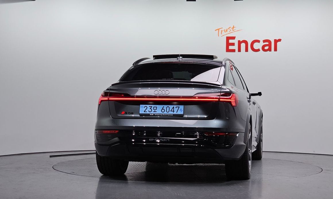Audi SQ8 e-tron 2024