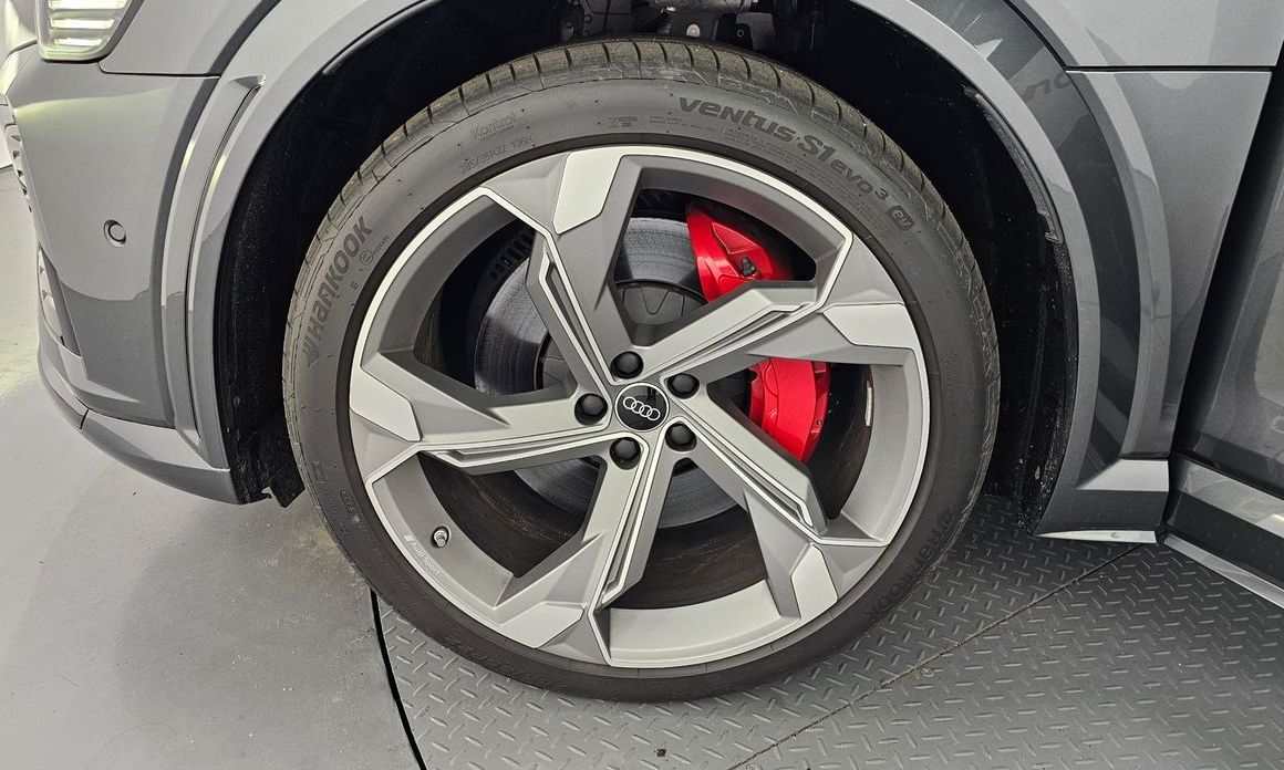 Audi SQ8 e-tron 2024