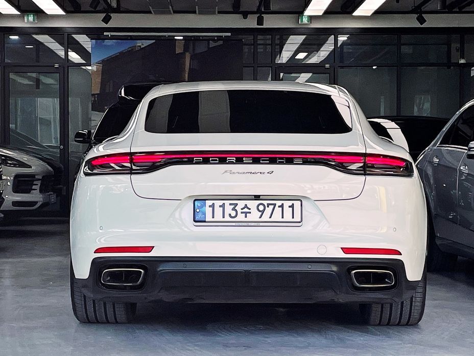 Porsche Panamera 2021