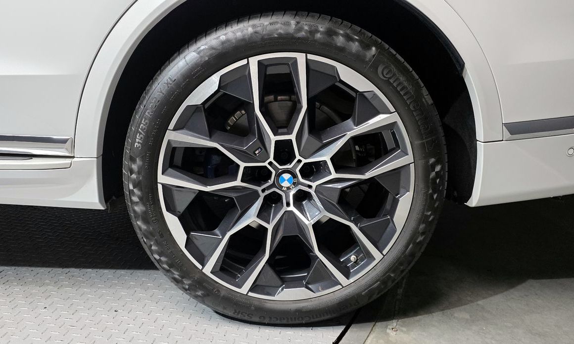 BMW X7 2025