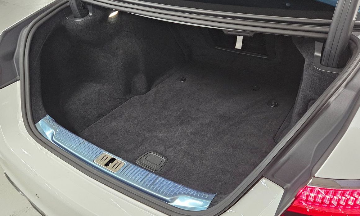 Mercedes-Benz S-Class 2025