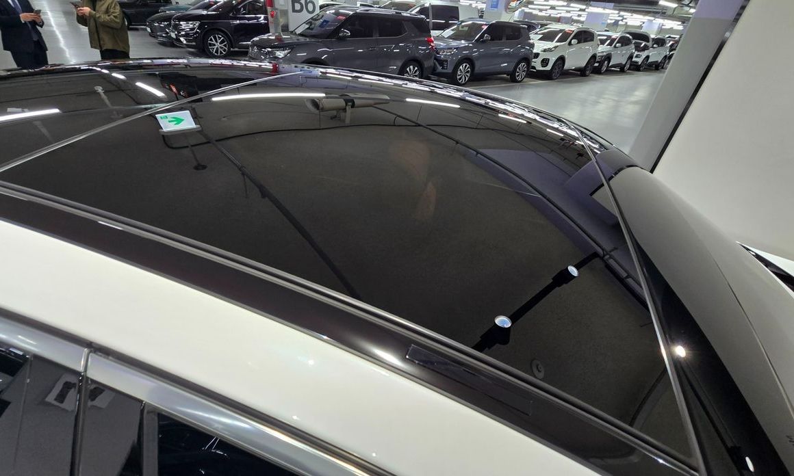 Mercedes-Benz S-Class 2025