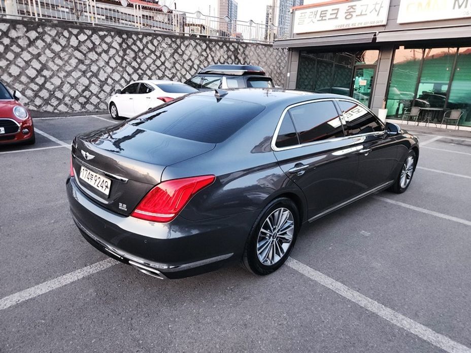 Genesis EQ900 2018