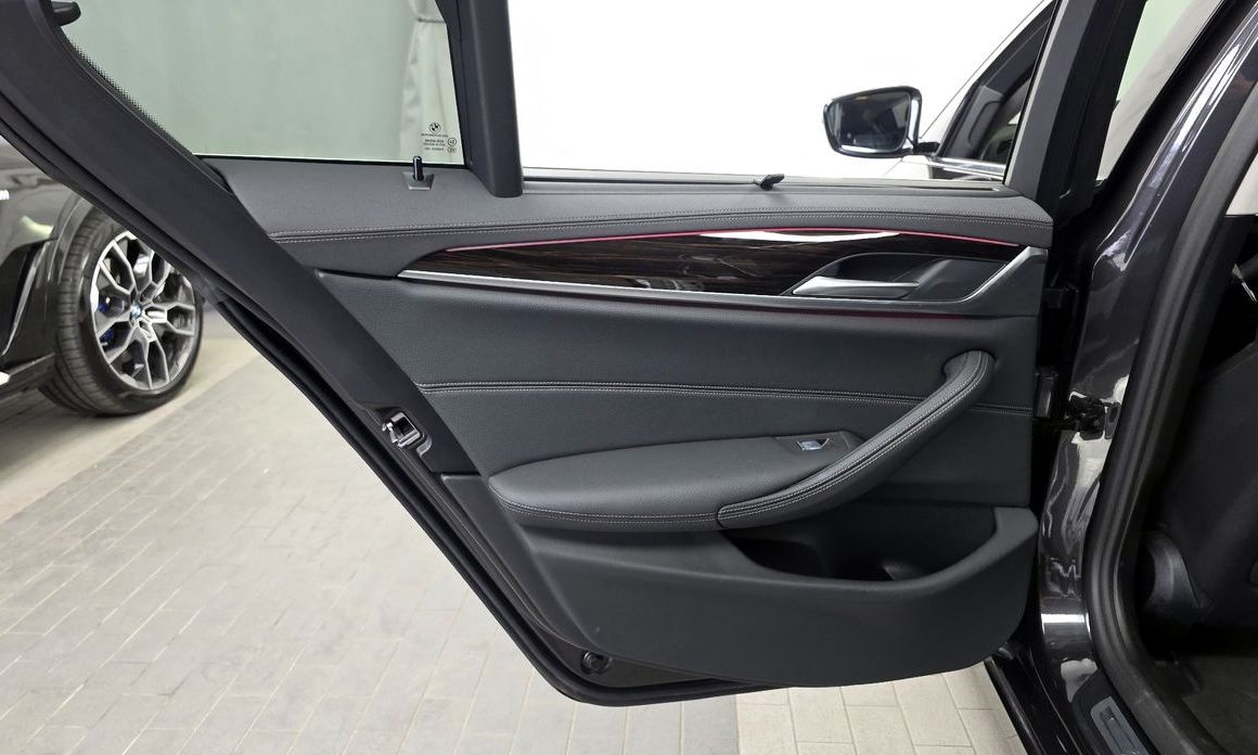 BMW 5-Series 2023
