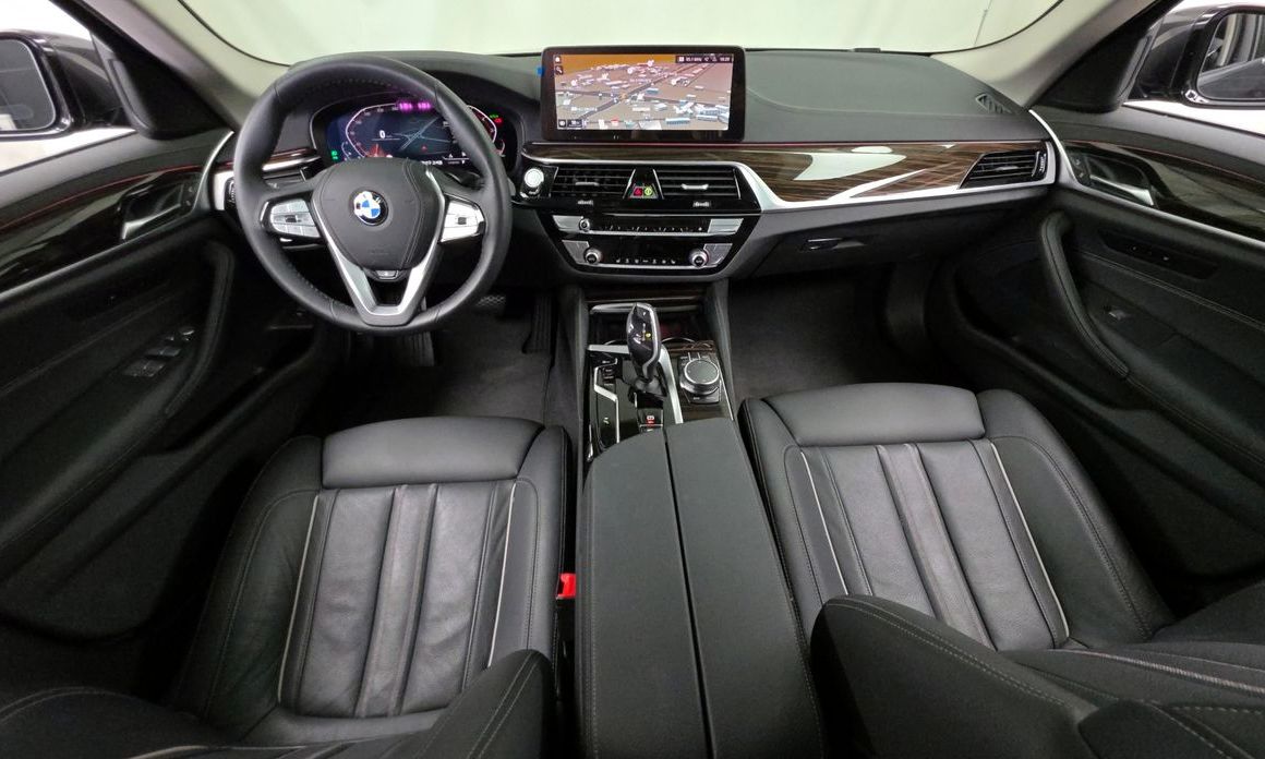 BMW 5-Series 2023