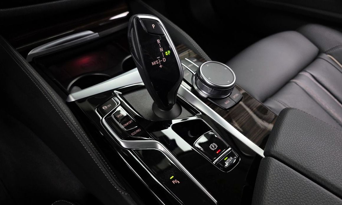 BMW 5-Series 2023