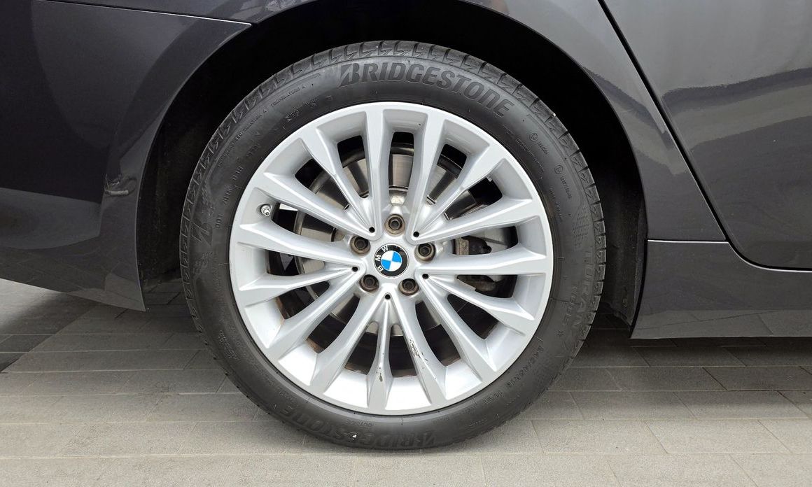 BMW 5-Series 2023