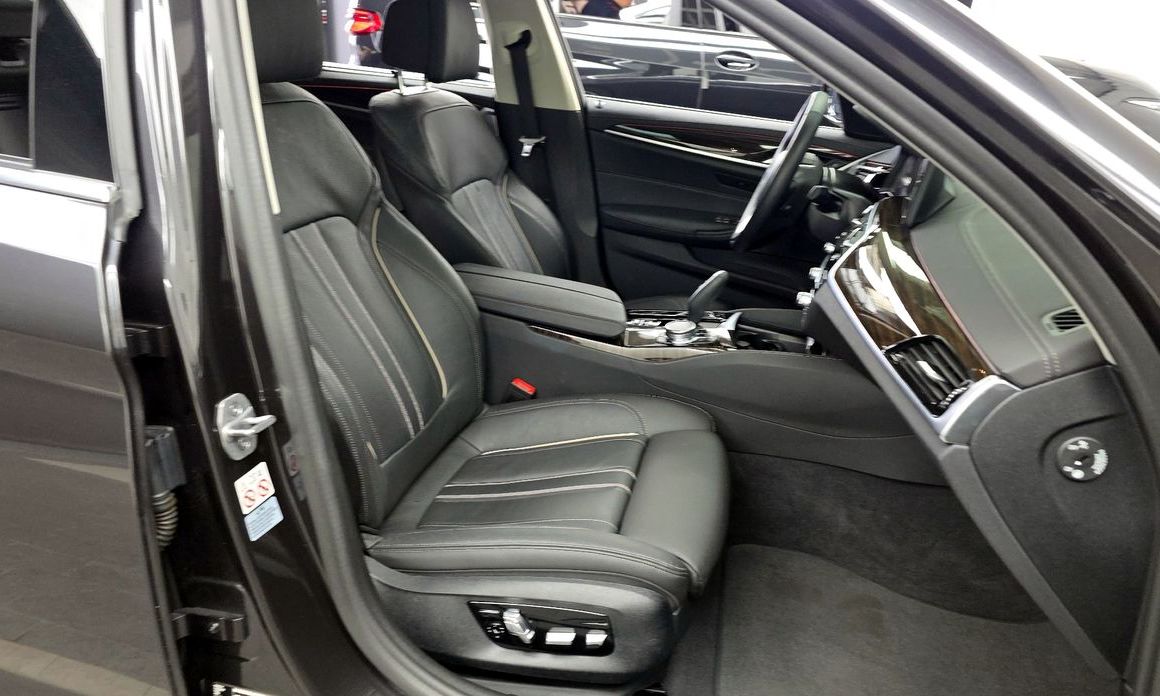 BMW 5-Series 2023