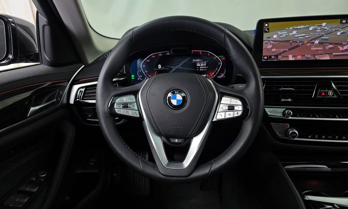 BMW 5-Series 2023