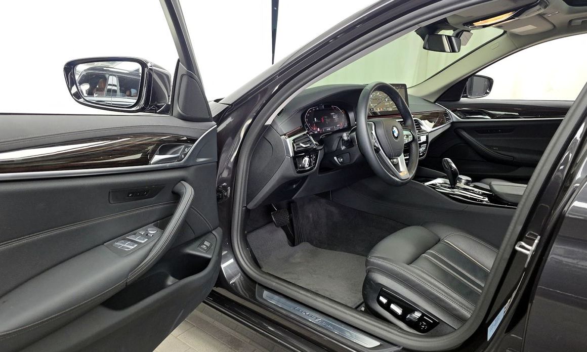 BMW 5-Series 2023