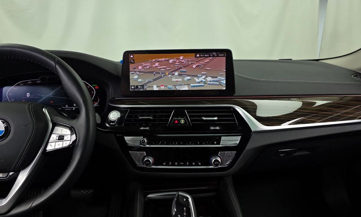 BMW 5-Series 2023