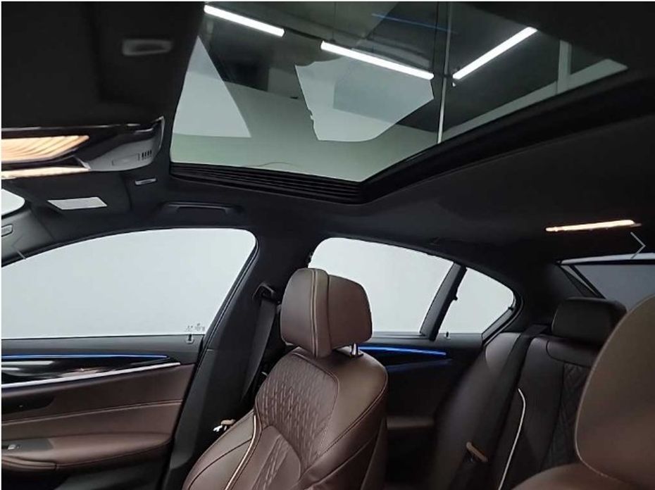BMW 5-Series 2023