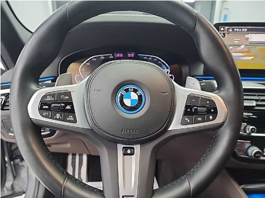 BMW 5-Series 2023