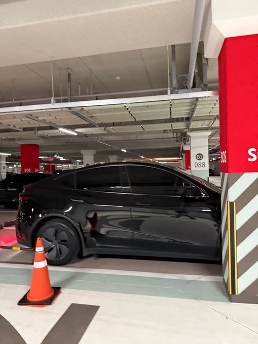 Tesla Model Y 2025