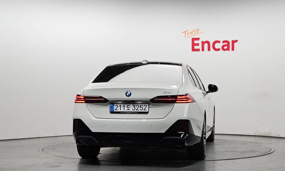 BMW 5-Series 2025