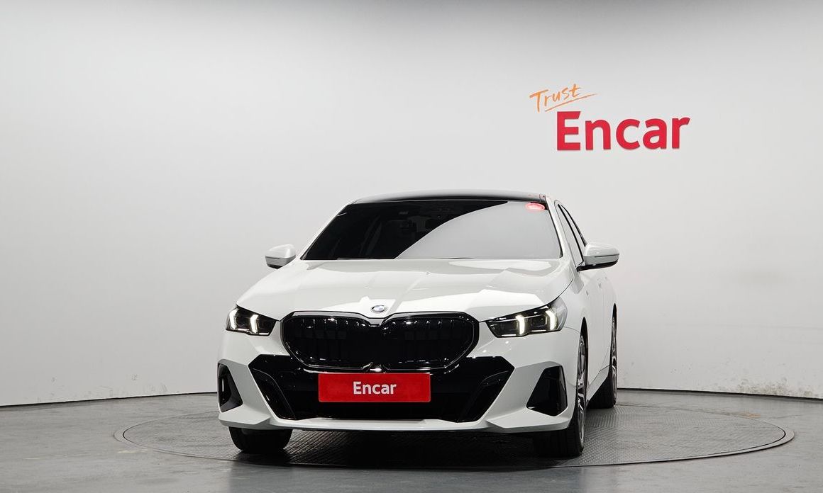 BMW 5-Series 2025