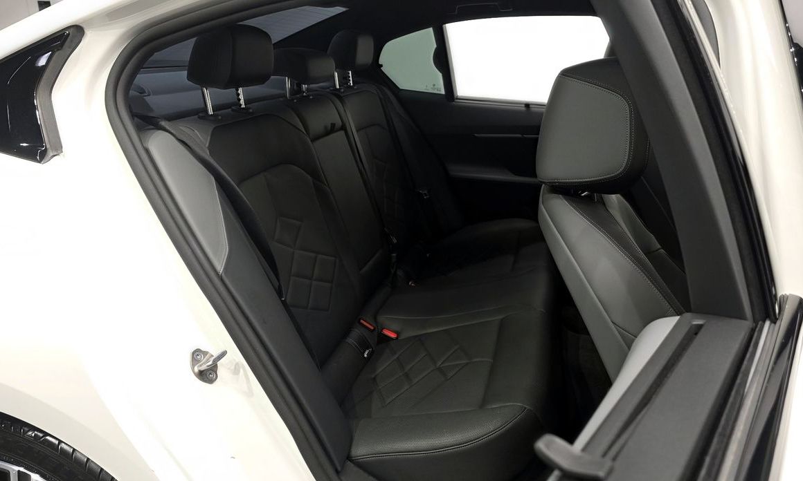 BMW 5-Series 2024