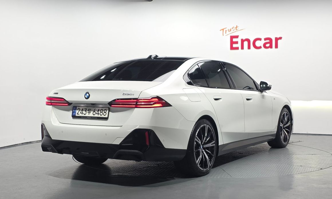 BMW 5-Series 2024