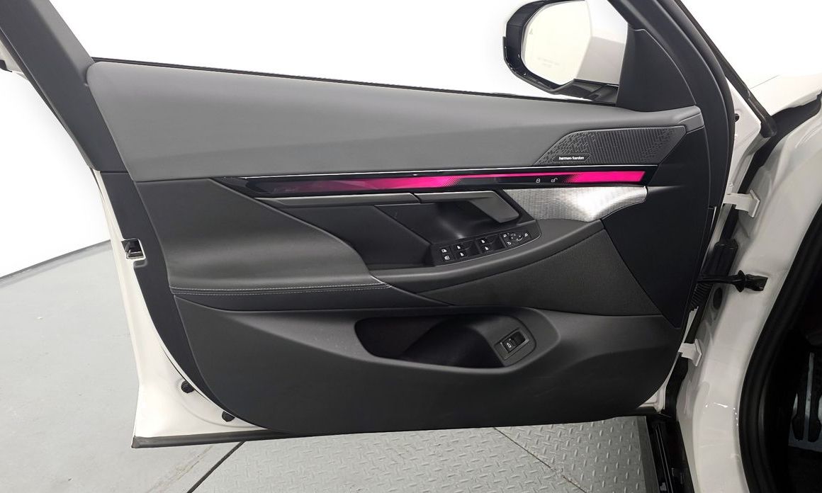 BMW 5-Series 2024