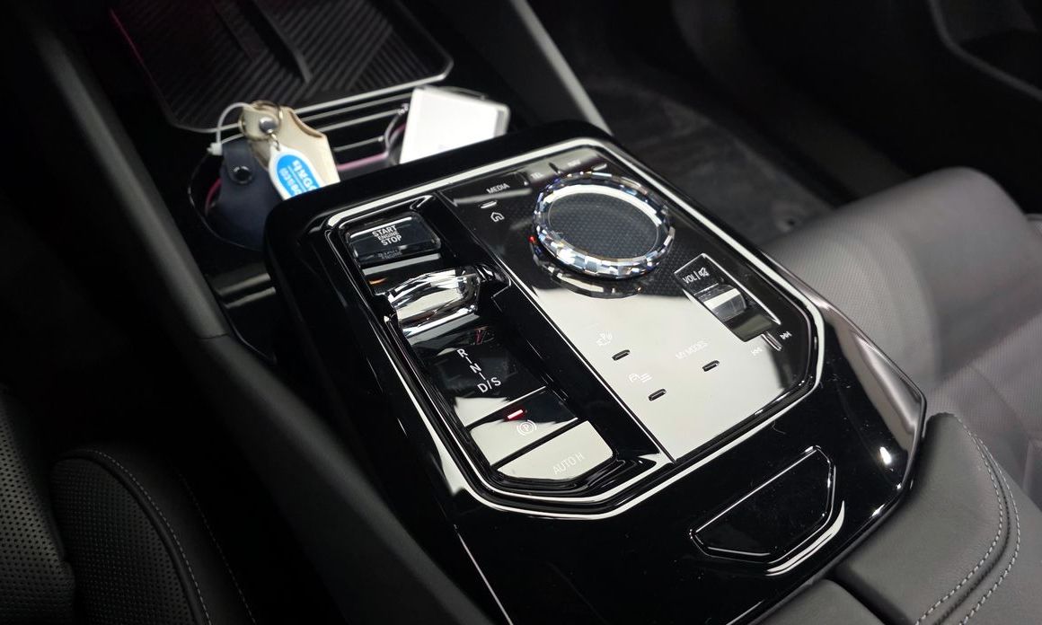 BMW 5-Series 2024