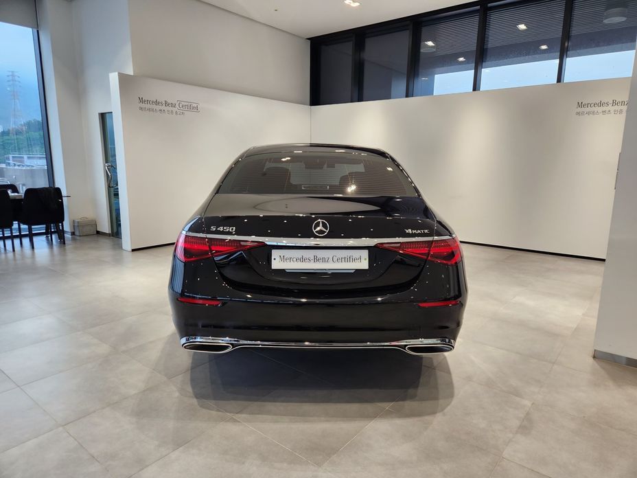 Mercedes-Benz S-Class 2025