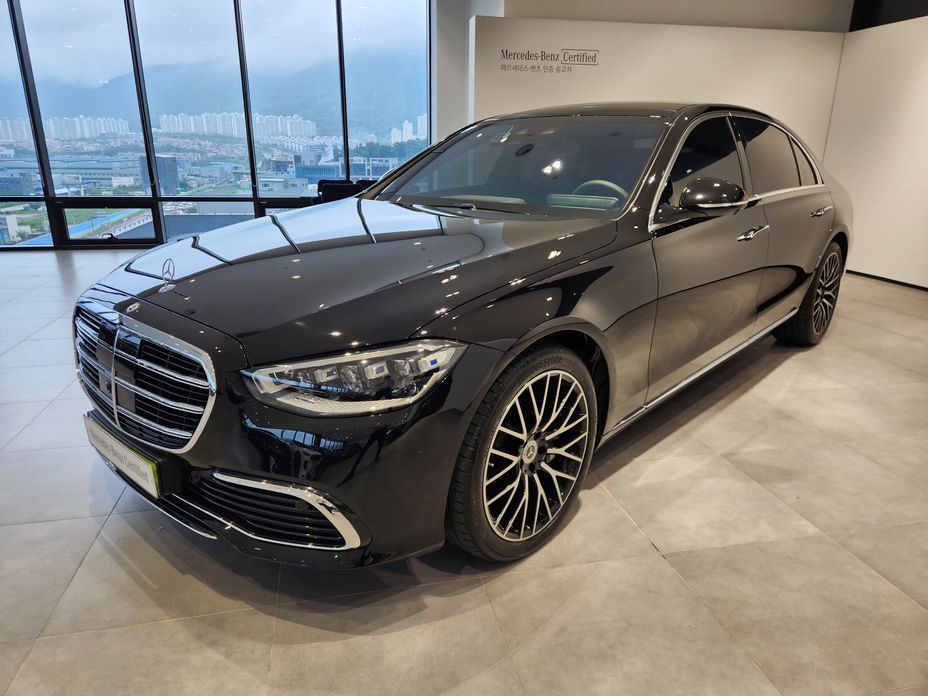 Mercedes-Benz S-Class 2025